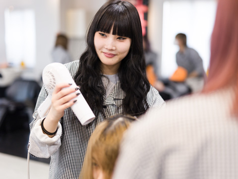 愛知美容専門学校